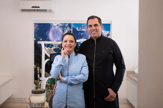 Dr. Ranieri e Dra. Vanessa — fundadores da Davina Odontologia